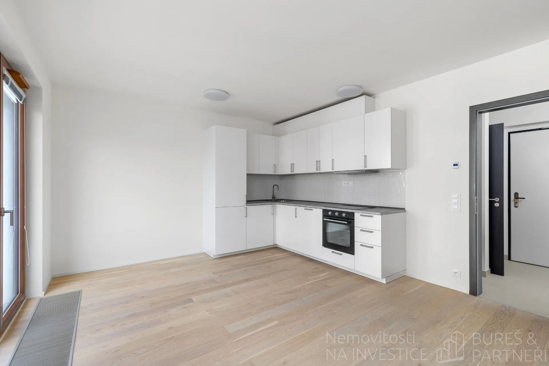 Pronájem, Byty 1+kk s garážovým stáním, 32 m2 - Naskové, Praha 5 - Košíře